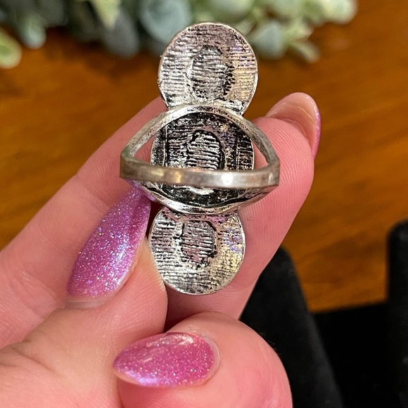 Faux turquoise ring | size 8 - Picture 2 of 2